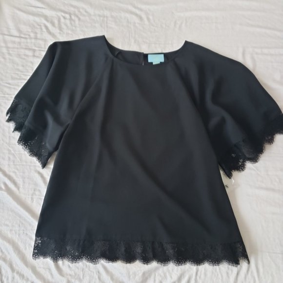 NWT CeCe Batwing Lace Trim Blouse XS - Picture 2 of 7